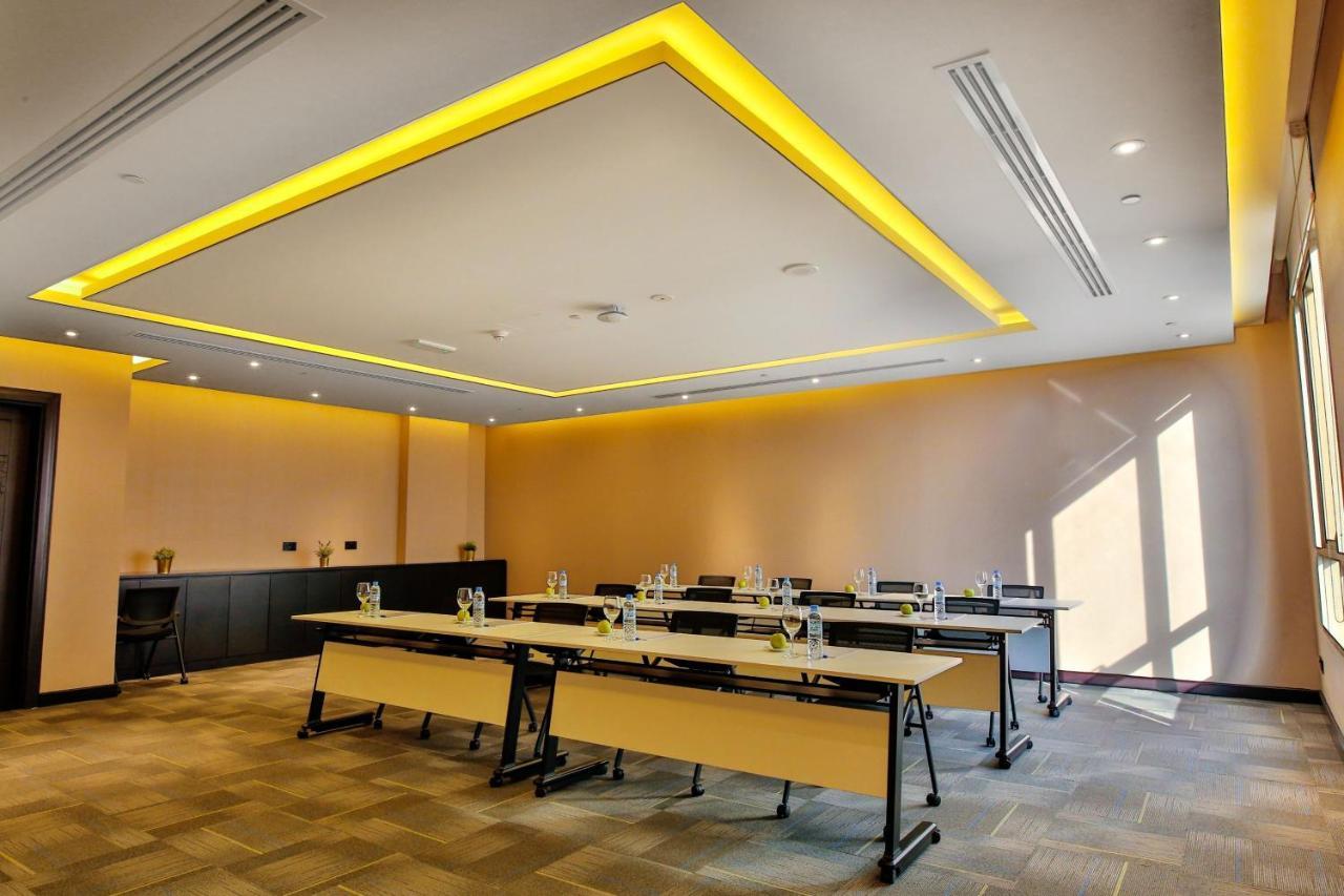 Four Points By Sheraton Production City, Dubaj Zewnętrze zdjęcie